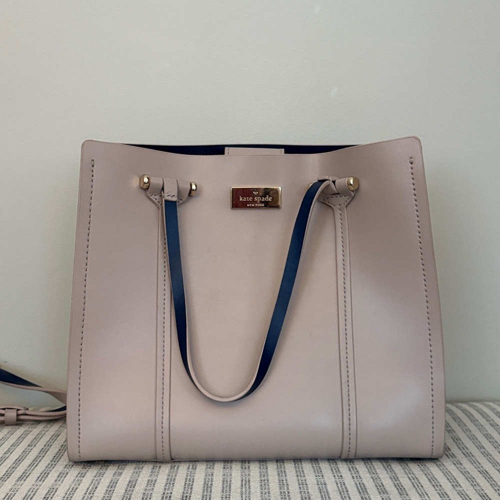 kate spade beige tote with navy trim